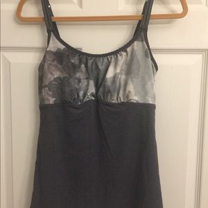 Lululemon gray tank top with printed bust & double